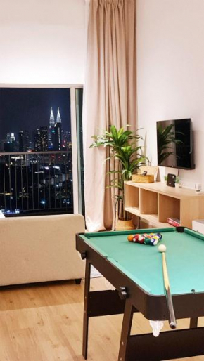 Mimi Cozy Homestay, 3R3B KLCC View with PLAYSTATION 4, NETFLIX, WiFi 6, Pool Table, Home Cinema